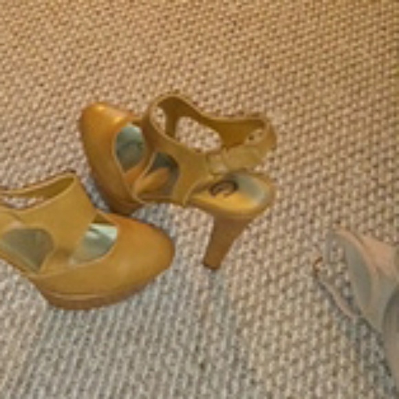 Sandals - Picture 1 of 4